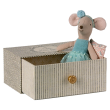 Φόρτωση εικόνας στο εργαλείο προβολής Συλλογής, Μικρή αδελφή ποντίκι μπαλαρίνα σε συρτάρι