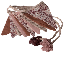 Load image into Gallery viewer, Garland - Rose