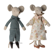 Load image into Gallery viewer, Grandma and Grandpa mice in cigarbox