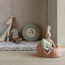 Load image into Gallery viewer, Carry cot, Large - Rose