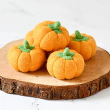 Load image into Gallery viewer, Felt small pumpkin