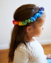Load image into Gallery viewer, Silk Garland in Rainbow