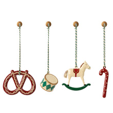 Load image into Gallery viewer, Metal ornament set - Peter&#39;s Christmas
