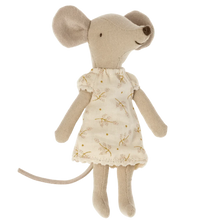 Load image into Gallery viewer, Nightgown for big sister mouse
