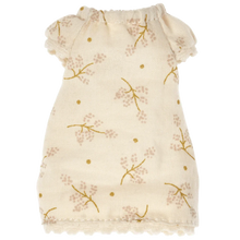 Load image into Gallery viewer, Nightgown for big sister mouse
