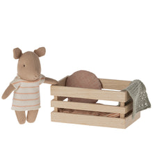 Load image into Gallery viewer, Pig, Baby in box - Girl
