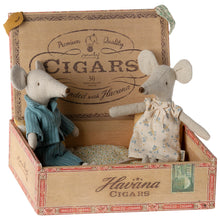 Load image into Gallery viewer, Mum &amp; dad mice in cigar box
