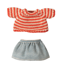 Load image into Gallery viewer, Knitted sweater and skirt, Big sister mouse
