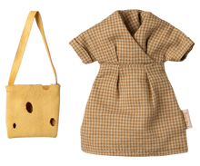 Load image into Gallery viewer, Mum mouse - Light brown
