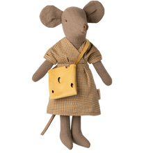 Load image into Gallery viewer, Mum mouse - Light brown
