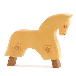 Ιππότης ιππέας κόκκινος με άλογο κίτρινο