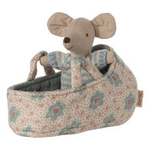 Load image into Gallery viewer, Baby mouse in carry cot - Blue
