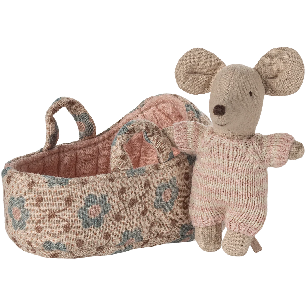 Baby mouse in carry cot - Rose