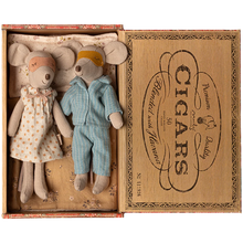 Load image into Gallery viewer, Mum &amp; dad mice in cigar box
