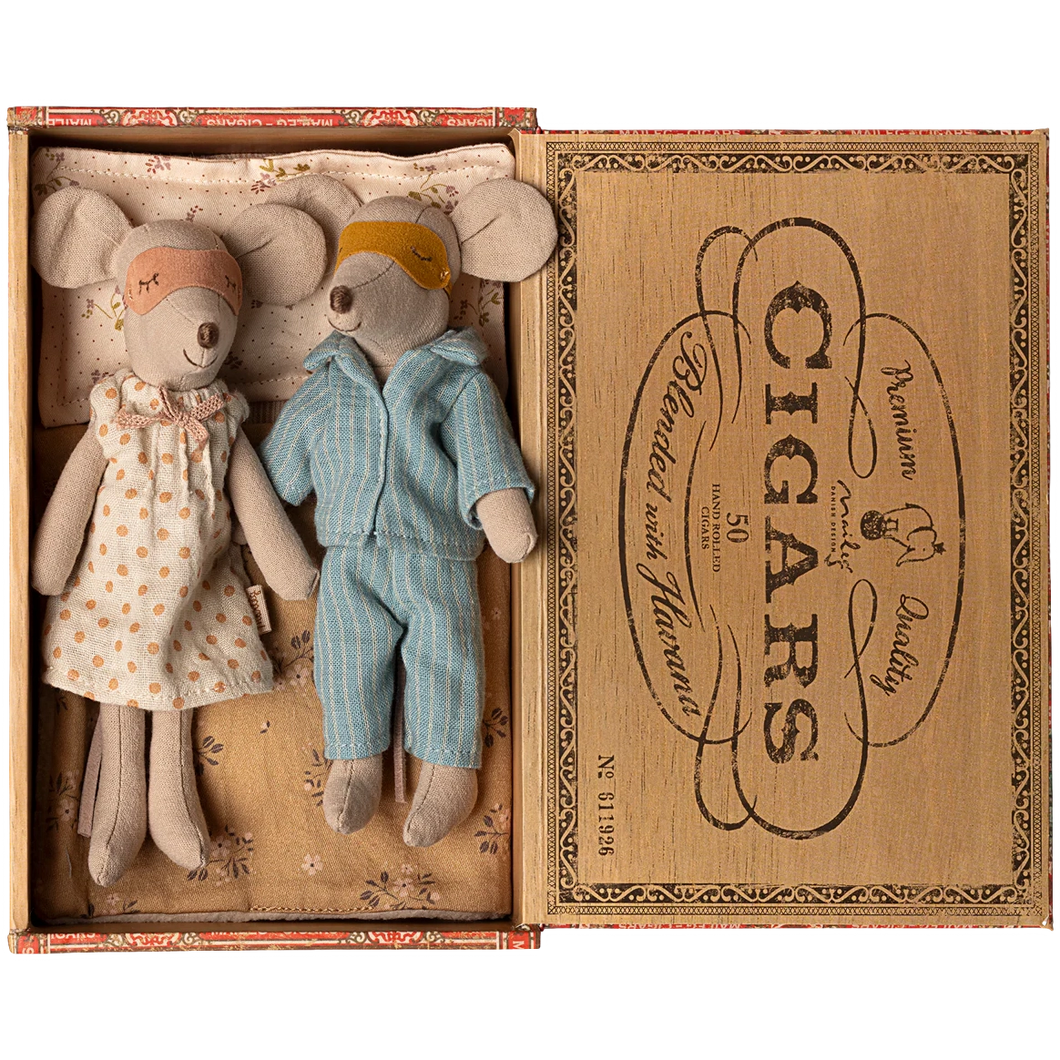 Mum & dad mice in cigar box