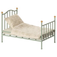 Load image into Gallery viewer, Vintage single bed, Mouse - Mint
