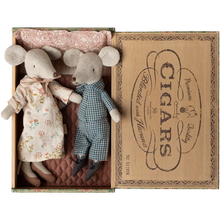 Load image into Gallery viewer, Grandma and Grandpa mice in cigarbox
