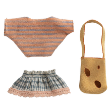 Load image into Gallery viewer, Clothes and bag, Little sister mouse
