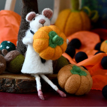 Load image into Gallery viewer, Felt small pumpkin
