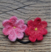 Load image into Gallery viewer, Felt craft set hair ribbon, blossoms - red
