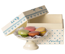 Load image into Gallery viewer, Macarons et chocolat chaud
