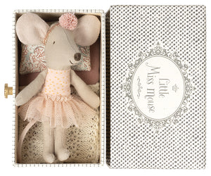 Dance mouse in daybed, Little sister