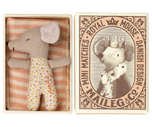 Load image into Gallery viewer, Sleepy/wakey baby mouse in matchbox - Rose
