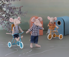 Load image into Gallery viewer, Dad clothes for mouse
