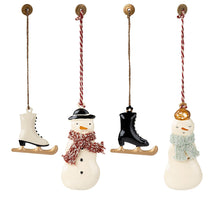 Load image into Gallery viewer, Metal ornament set - Winter wonderland
