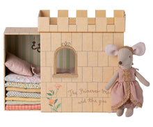 Φόρτωση εικόνας στο εργαλείο προβολής Συλλογής, Η πριγκίπισσα και το μπιζέλι, Μεγάλη αδελφή ποντίκι με κάστρο
